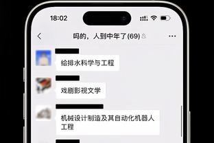 ?詹姆斯抱着奖杯领着队友回更衣室：都搞定了！宝贝~